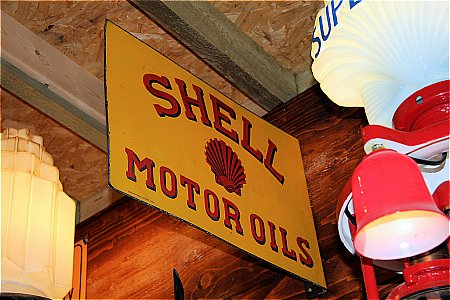 SHELL MOTOR OIL - click to enlarge